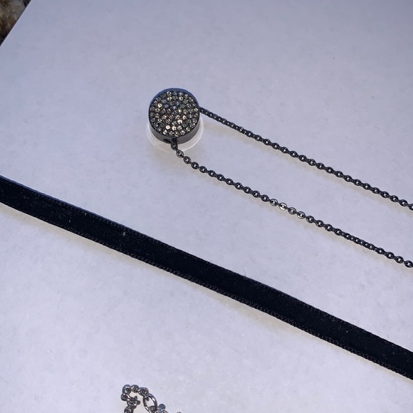 Assorted necklaces - choker length - Picture 2 of 4